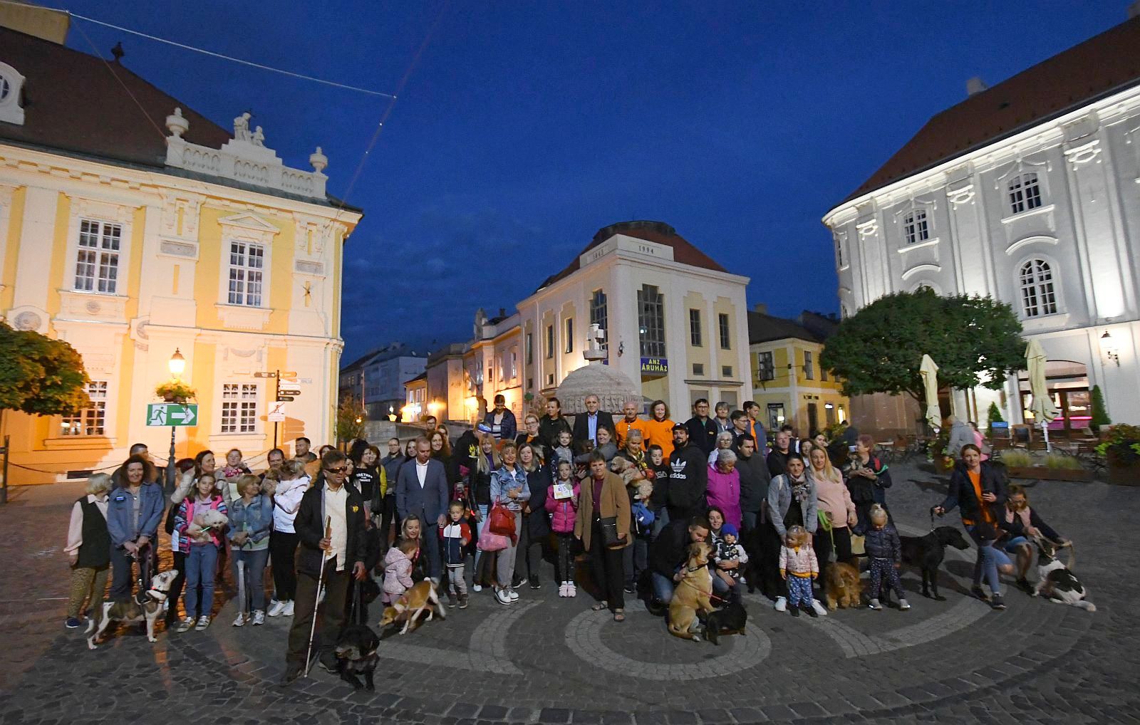 Állatbarátok sokasága ünnepelte együtt az állatok világnapját Székesfehérváron